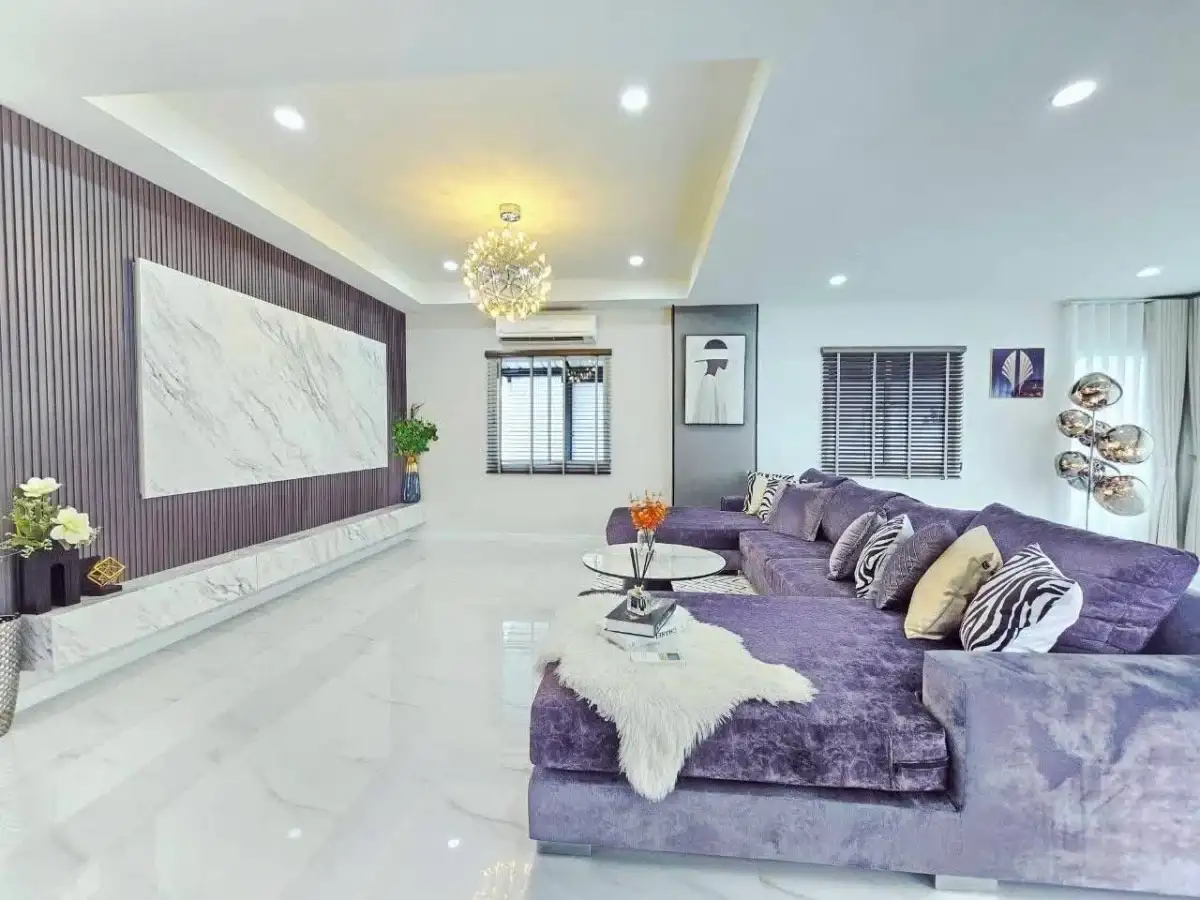 ลดเหลือ 12.99 ล้าน !!! บ้านเดี่ยวสองชั้น 4 ห้องนอน + สระว่ายน้ำ เนื้อที่กว้าง ตกแต่งสวยมาก ใกล้ตัวเมืองพัทยา พร้อมอยู่
