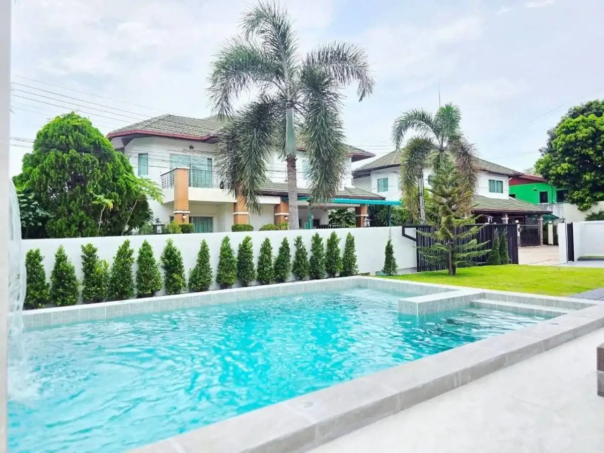 ลดเหลือ 12.99 ล้าน !!! บ้านเดี่ยวสองชั้น 4 ห้องนอน + สระว่ายน้ำ เนื้อที่กว้าง ตกแต่งสวยมาก ใกล้ตัวเมืองพัทยา พร้อมอยู่